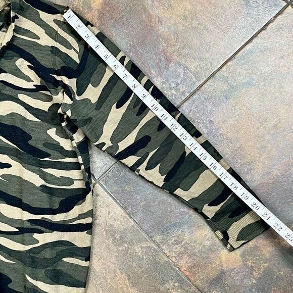 Torrid Army Green Camo Long Button Down Cardigan 2 18 - Picture 5 of 10